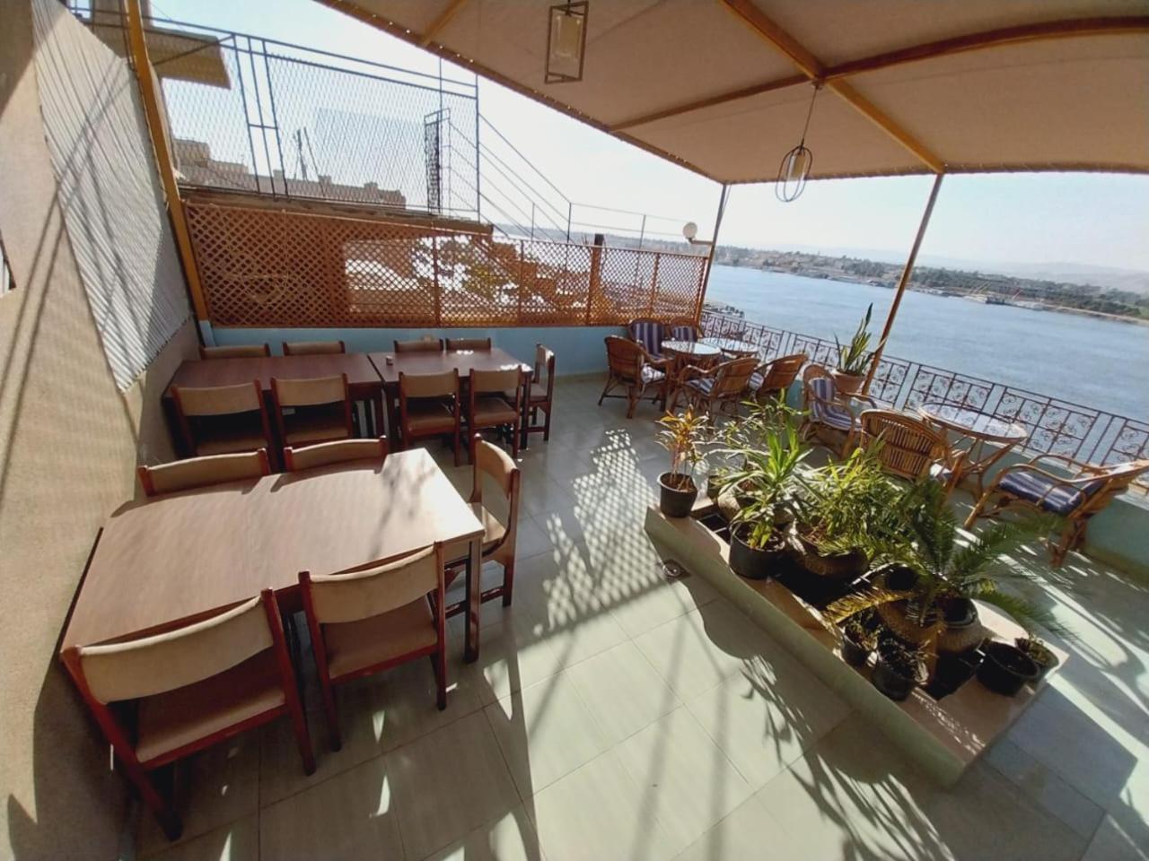 Merry Land Hotel & Roof Top Nile Restaurant Luxor Eksteriør billede