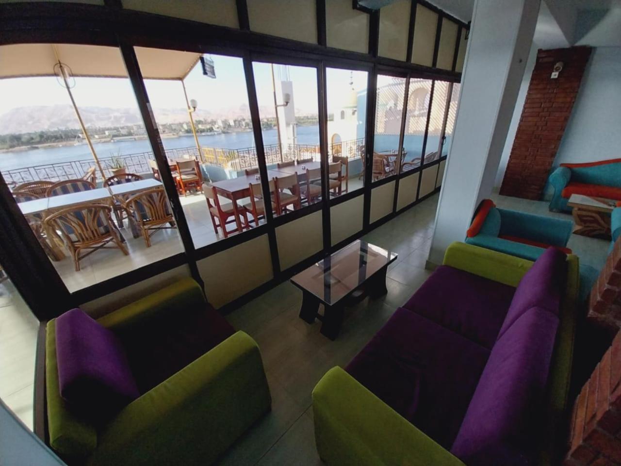Merry Land Hotel & Roof Top Nile Restaurant Luxor Eksteriør billede