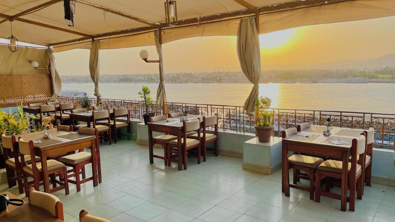 Merry Land Hotel & Roof Top Nile Restaurant Luxor Eksteriør billede